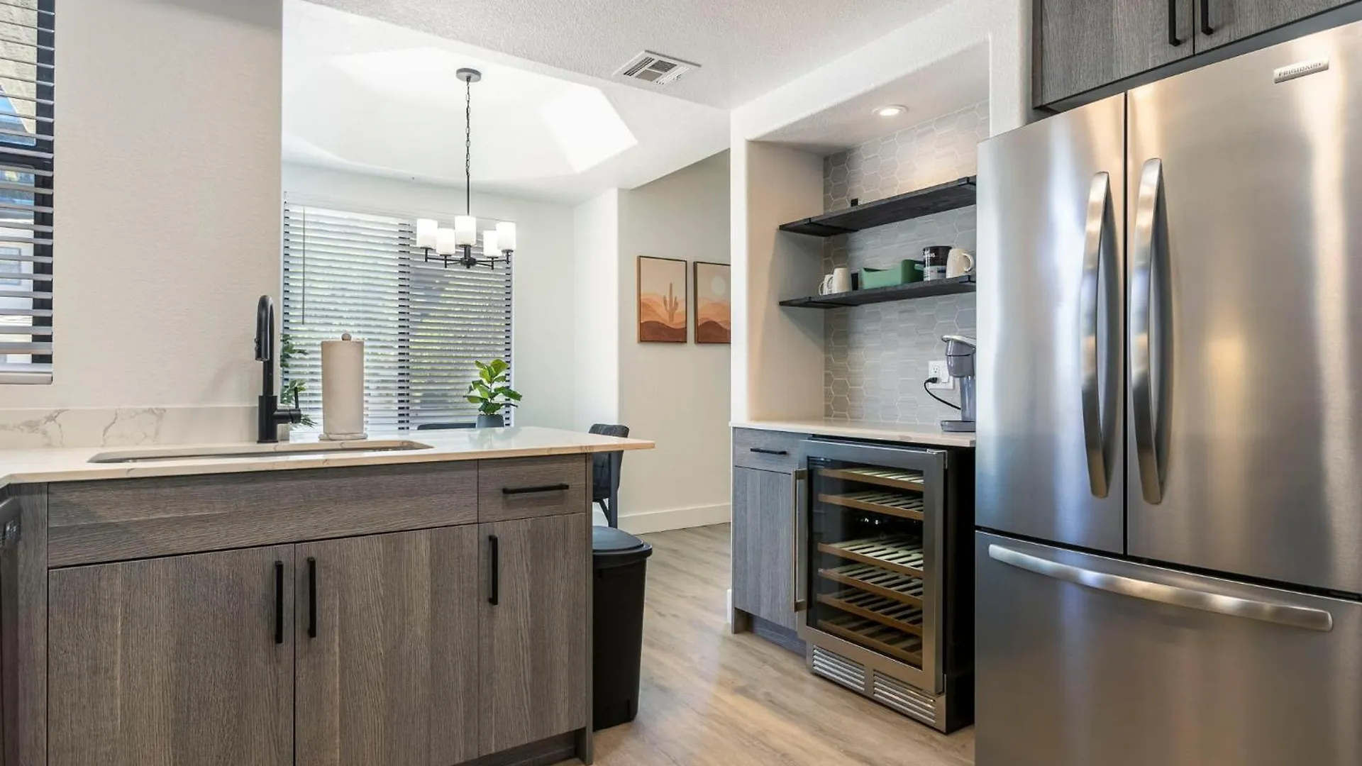 Апартаменты 2Br Cozysuites At Kierland Commons With Pool #09 Скоттсдейл